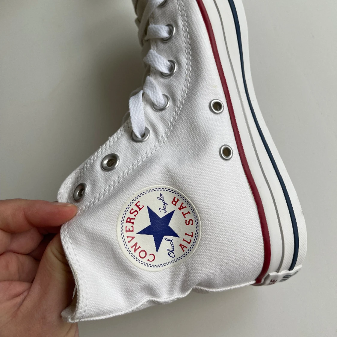 Nya vita converse  - 90