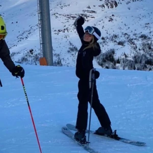 Peak performance skidjacka  - En peak skidjacka i mycket bra skick med turkos dragkedja💓💓skriv för fler bilder!