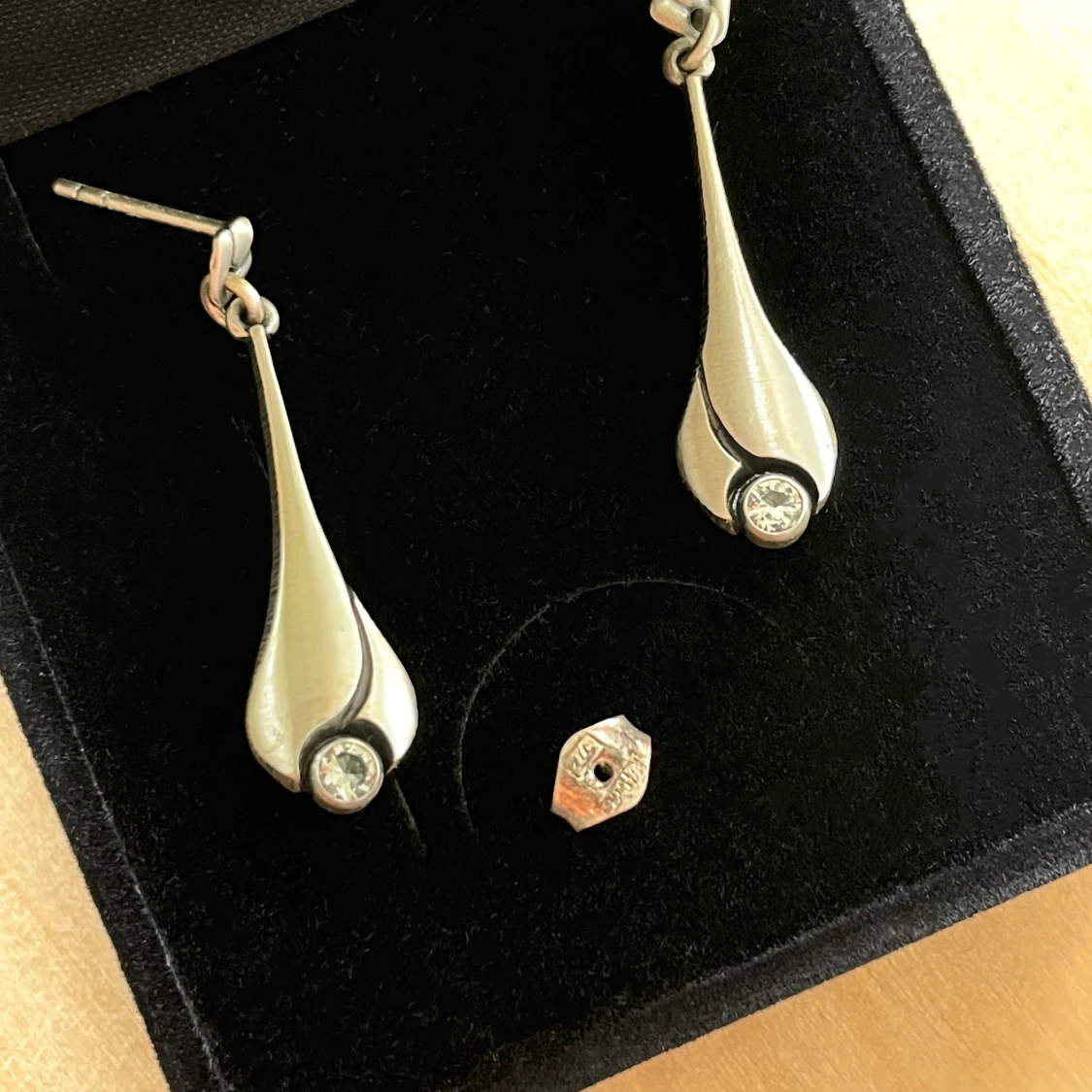 Finnfeelings Örhängen med bergskristall  - 91