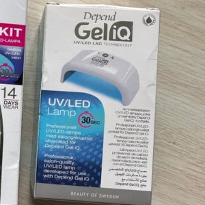 Uvlampa - Oanvänd och oöppnad förpackning, uv lampan är väldigt bra och praktisk att ha hemma eller att ta med sej ut då den är lite mindre🥰