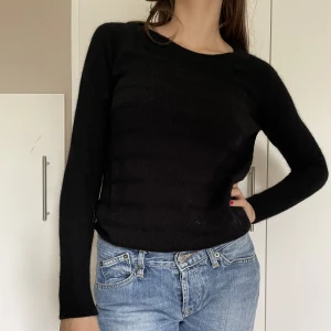 Stickad tröja - Säljer denna stickade tröja från InWear. Kontakta gärna om ni har några frågor🩷🩷