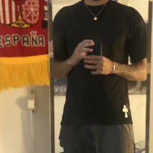 Chrome heart T-Shirt - Säljer min oanvända T-Shirt ångrade mig efter mitt köp men hadde ingen möjlighet o skicka tillbaka 