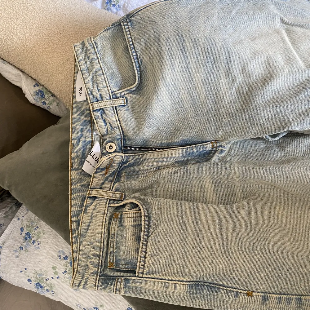 Snygga raka jeans i en ljus tvätt. Storlek: 30x32 . Jeans & Byxor.