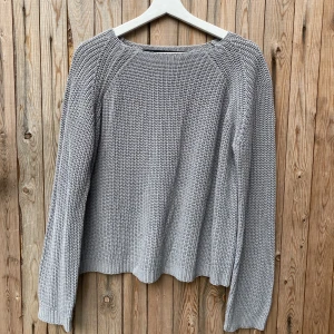 Stickad tröja  - Grå stickad tröja från Lager 157🩶