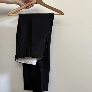 Kostymbyxor  - Säljer dessa kostymbyxor i storlek:38 från H&M 