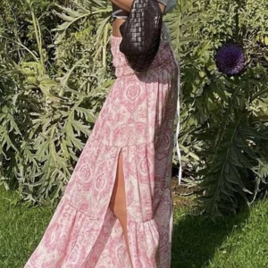 Maje kjol - Eftertraktad kjol till bäst pris. Lapp kvar. Aldrig använd. Stretchig, slutsåld maje kjol går ej att få tag på. Nypris 2999kr 