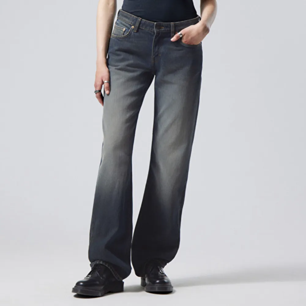 Arrow jeans från Weekday. Knappt använda då i mycket bra skick. W25xL30. Jeans & Byxor.