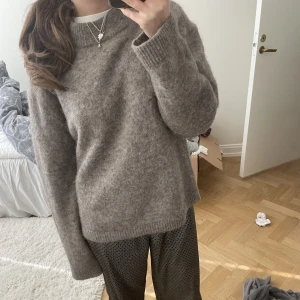 Hm stickad tröja - Varm och så fin stickad tröja från hm, det är Wool/alpacka blend.:) sparsamt använd, många intresserade därav direktpris 500kr