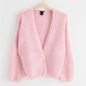 Ljusrosa kofta - Jättefin rosa kofta ifrån lindex, söker då den inte kommer till jättemycket användning💞💞 nypris 400💞slut i alla storlekar, passar mig som har s ca vanligtvis