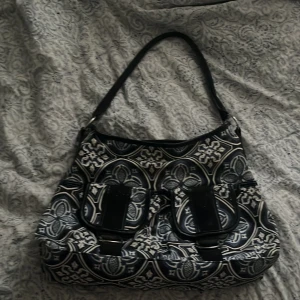 Blue vintage bag - Snygg blå svart och vit jätte snygg väska 