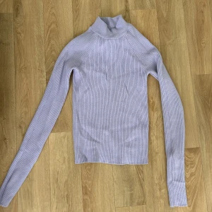 Turtleneck - Good condition. Fits nicely to the body. 
