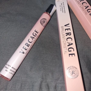 2st parfymer - Har 2st, 60kr/st eller båda för 105kr🦋 Oanvända och oöppnade (Kopia, luktar såå gott. Precis som original)