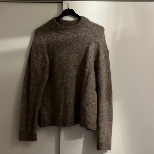 Stickad tröja  - Wool alpaca blend. Sparsamt använd 