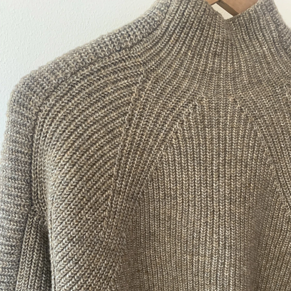 Beige stickad tröja! - 90