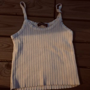 Linne - Så fint rosa linne från brandy Melville. Det är rosa och finns ingen storlek för den är one size💗