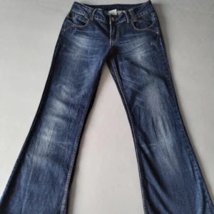 Lågmidjade jeans  - Skitsnygga lågmidjade jeans i storlek 36. De är från märket ORSAY och är i väldigt bra skick!  Innerbenslängd: 78,5cm Midjemått: 39cm   (Jag är 173cm)🌷 