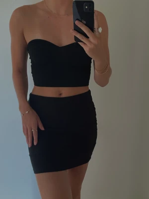 Kjol - Kjol med silvrig dragkedja där bak💗