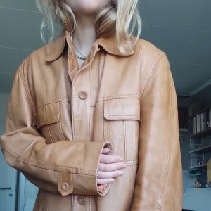 MELKA SKINNJACKA - Skinnjacka från Melka i bra skick. Fler bilder finns att få (samt på märket).  Pris kan diskuteras vid snabb affär!!