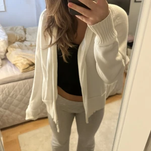 Stickad kofta - Söt stickad kofta i fint skick 🙌