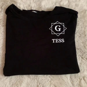 T-shirt  - Vanlig svart basic tröja