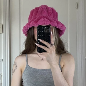 Bucket hat  - Super mjuk bucket hat som inte kommer till användning, säljer för 70 kr plus frakt 💖