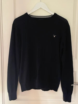 Gant tröja - Skön tröja från Gant i mycket gott skick. Använd få gånger. Mjukt material. Saknar lapp om storlek men vet att det är en S!!🤩🫶