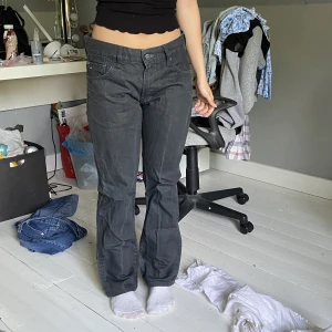 Lågmidjade gråa jeans - Lågmidjade gråa jeans💗 