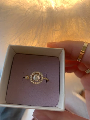 Lilly and rose ring - Super fin helt ny 