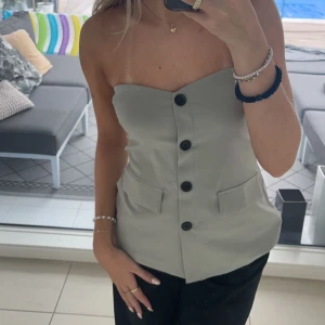 Topp - En fin top till festtillfällen, aldrig använd endast testad🤍