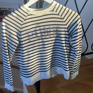 Zadig&Voltarie tröja  - Superduper snygg Zadig tröja!! Den är använd fåtal gånger💘 Har inga defekter!! Priset kan diskuteras! Hör av er om ni har några frågor eller funderingar❤️❤️🙏