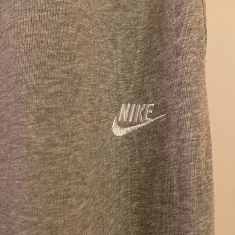 Nike sweatpants i storlek L. Jeans & Byxor.