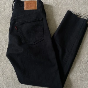 Levis 501 svart - Svarta levis 501. Sparsamt använda