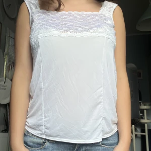 Vintage topp - 🍓Man kan kommentera ifall man är intressead och vill köpa, så markerar jag tröjan som såld, betala via swisha då!🍓‼️SWISHA TILL 0702939703 VID KÖP‼️gullig topp ❤️