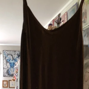 Lång tunn klänning - Aldrig använd 