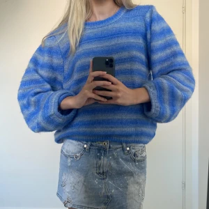 Blå stickad tröja  - Fin stickad tröja med stora armar🩵💙🩵💙