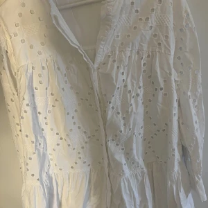 Klänning zara - Säljer denna superfina klänning den zara i storlek m men passar s