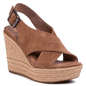 Ugg kilklack  - Kilklack från ugg mycket fint skick, enbart använda 1 gång.  Nypris ca 1600kr 