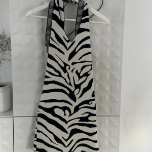 Klänning  - Säljer denna klänning som inte används, säljer för 150kr