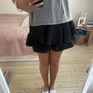 Kjol - Kjol med inbyggda shorts!