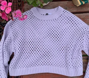 Stickad tröja  - Fint skick, knappt använd 