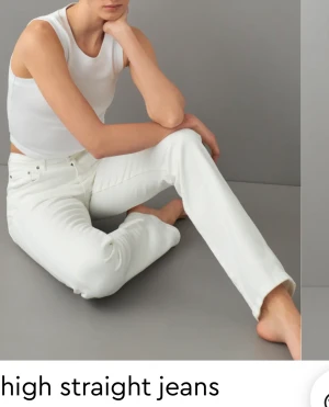 Gina tricot high straight jeans - High straight jeans i nyskick. Oanvända då de var för stora. Storlek 38!