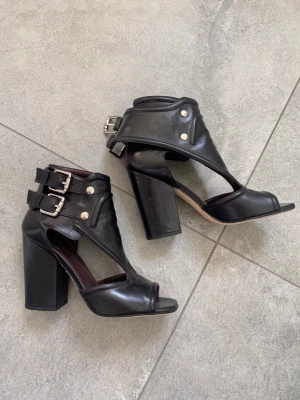 Klackskor - J.Lindeberg - Nästintill oanvända klackskor från J.Lindeberg