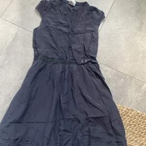 Klänning - GSTAR - Mörkblå klänning från gstar