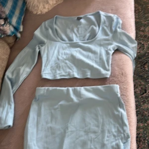 Nya oanvända kläder sommar  - Håller på rensar mina garderob och har så många oanvända kläder behöver bli av med . Har inte bara dessa utan har toppar och massa annat storlek M . Hör av er om ni är intresserad av att se mer 😊