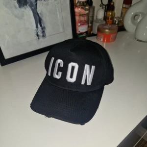 Disquered2 keps - Svart icon keps helt ny oanvänd priset kan diskuteras 