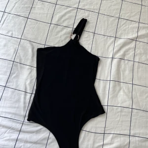 Svart topp - Svart body i helt nytt skick 