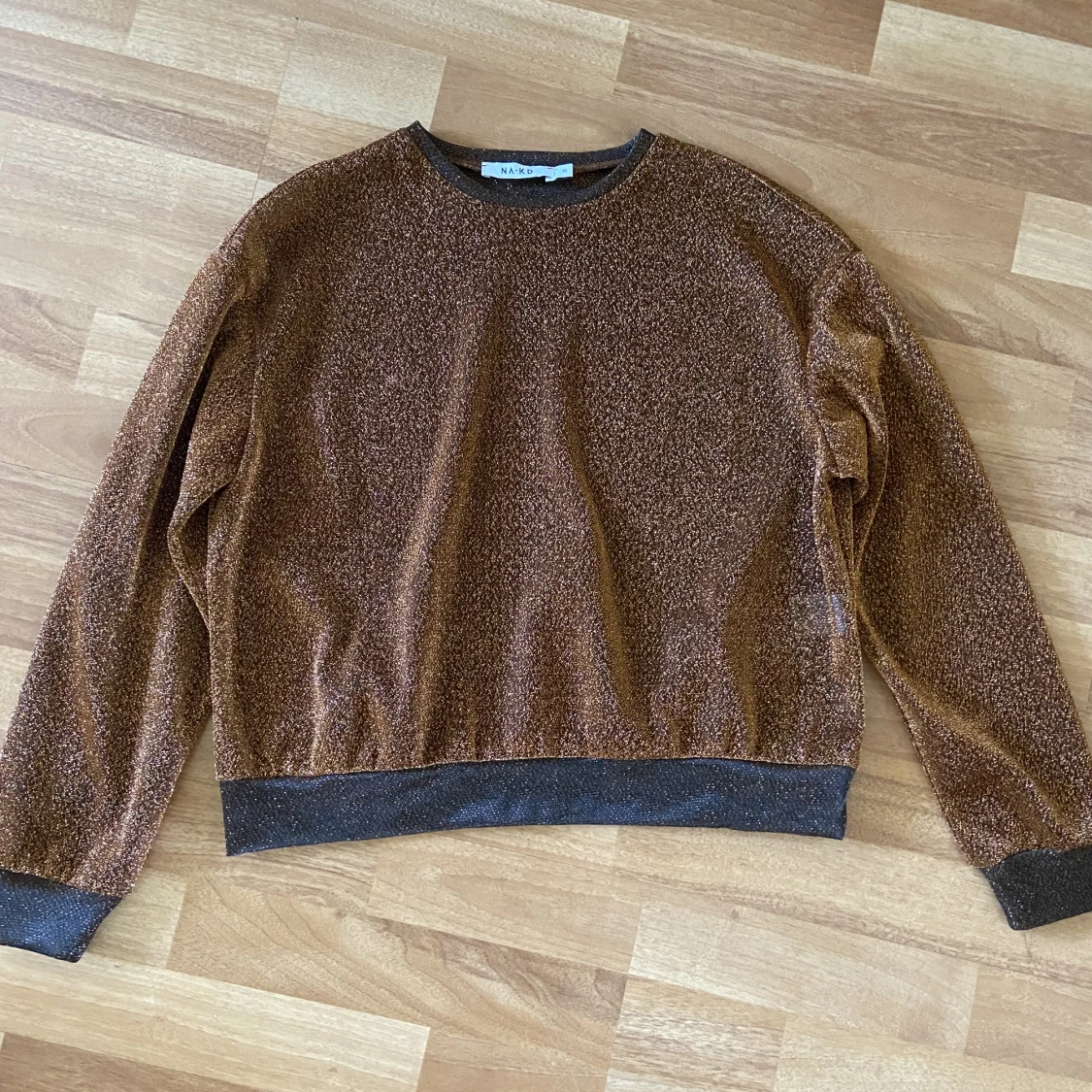 Glittrig festtopp från NAKD - 91