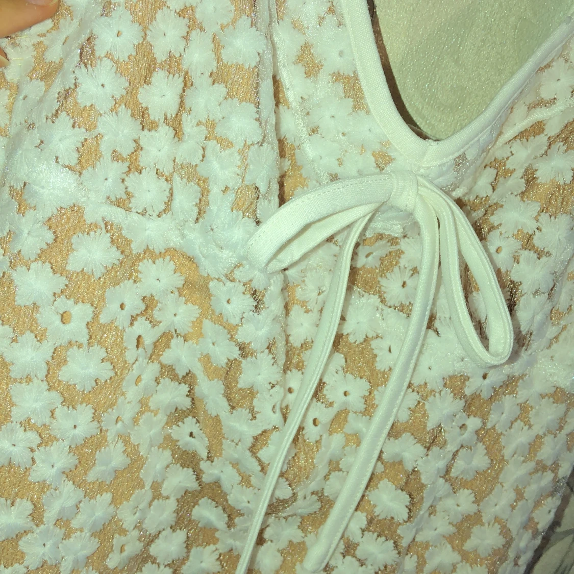 Söt blommig beige klänning  - 91