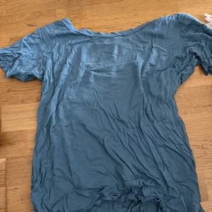 Blå t shirt - Säljer denna blåa t shirt 40kr
