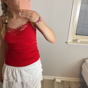 Linne  - Säljer detta fina linne ifrån only (köpt på zalando) Säljer då jag har två av den och har aldrig använt den så den är i ett väldigt bra skick. Tar bara swish!!!💘💘💘